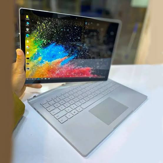 Microsoft Surface Book 2 Silver (8GB-256-GB)لپ تاپ کارکرده (استوک)ماکروسافت سرفیس بوک2